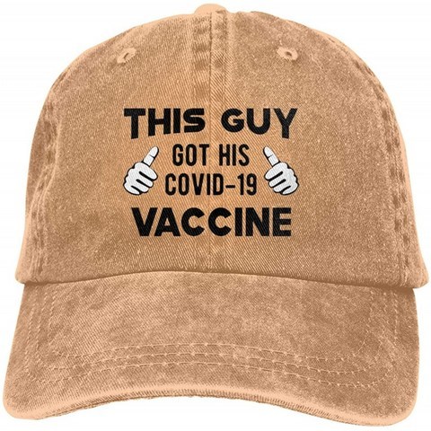 아마존 남성복 매장에서 남성용 코비드 백신 모자 야구 모자 카우보이 모자를 받은 남자