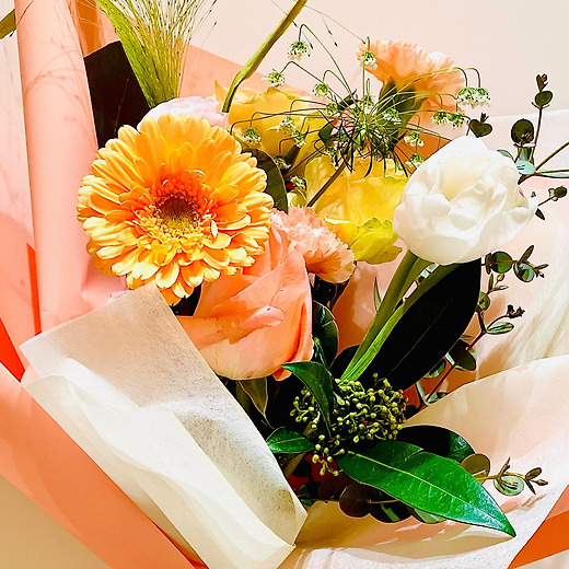 인생을 바꿔준<br>35,000원짜리<br>꽃다발