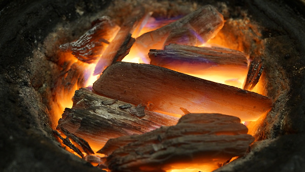 사랑이 증오가 될 때: 독성 팬덤의 어두운 그림자