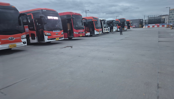 그 줄에 서있던 사람