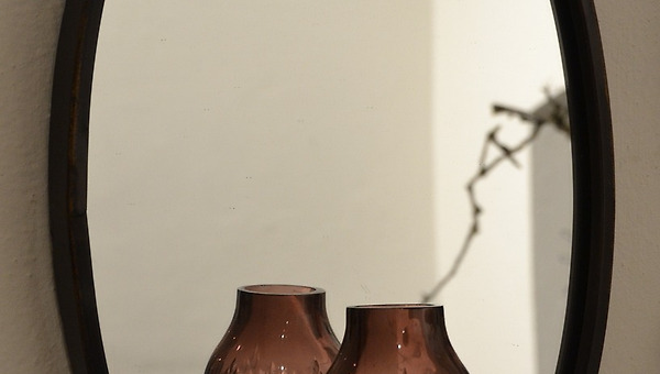 깨어진 거울 앞에서