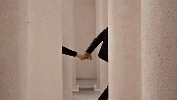 지금, 여기. 그리고 완벽한 비밀