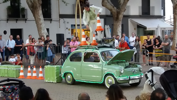밤새 먹고 마시며 축제 즐기는 올빼미들의 천국(2)