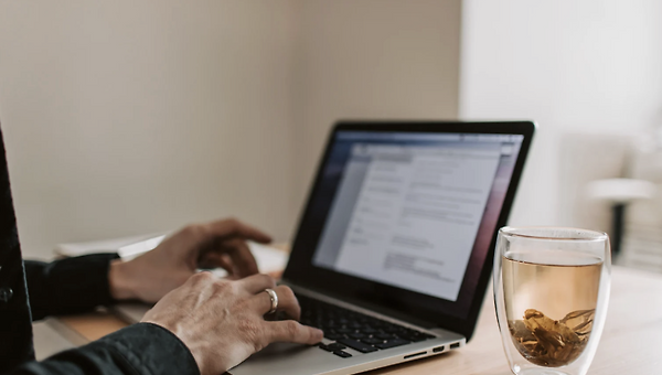 쉼표가 보이지 않는 한 주의 시작