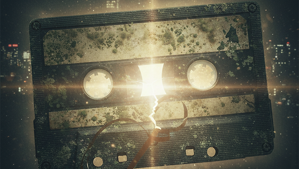 낡은 카세트 테이프에 담겨진 진실