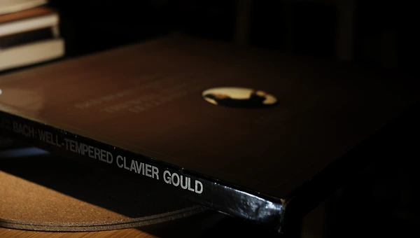 굴드라는 고독, 추위, 절제, 균형 