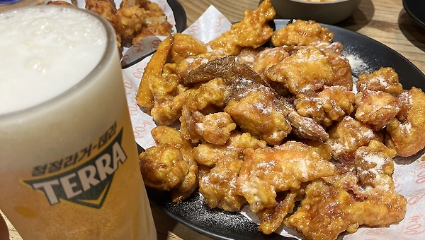 대체 지금 무엇을 먹으며 사는가