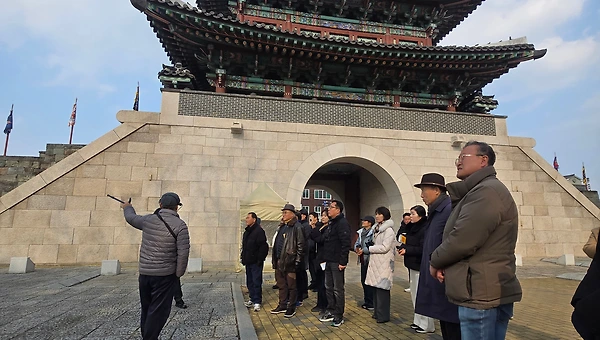 함께 걸으며 남긴 질문