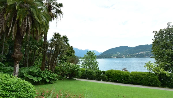 함께 듣던 음악처럼 취한듯 흐르는듯 