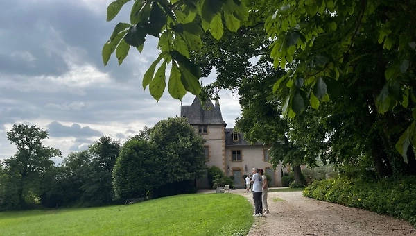프랑스 팔순잔치에서 만난 8살짜리 단짝친구
