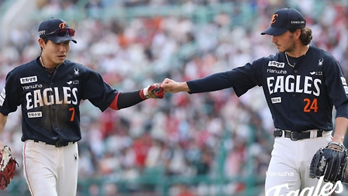 노시환 5경기 연속 홈런, 강백호 3타점… 한화, SSG 천적 본능 살려 8-1 완파