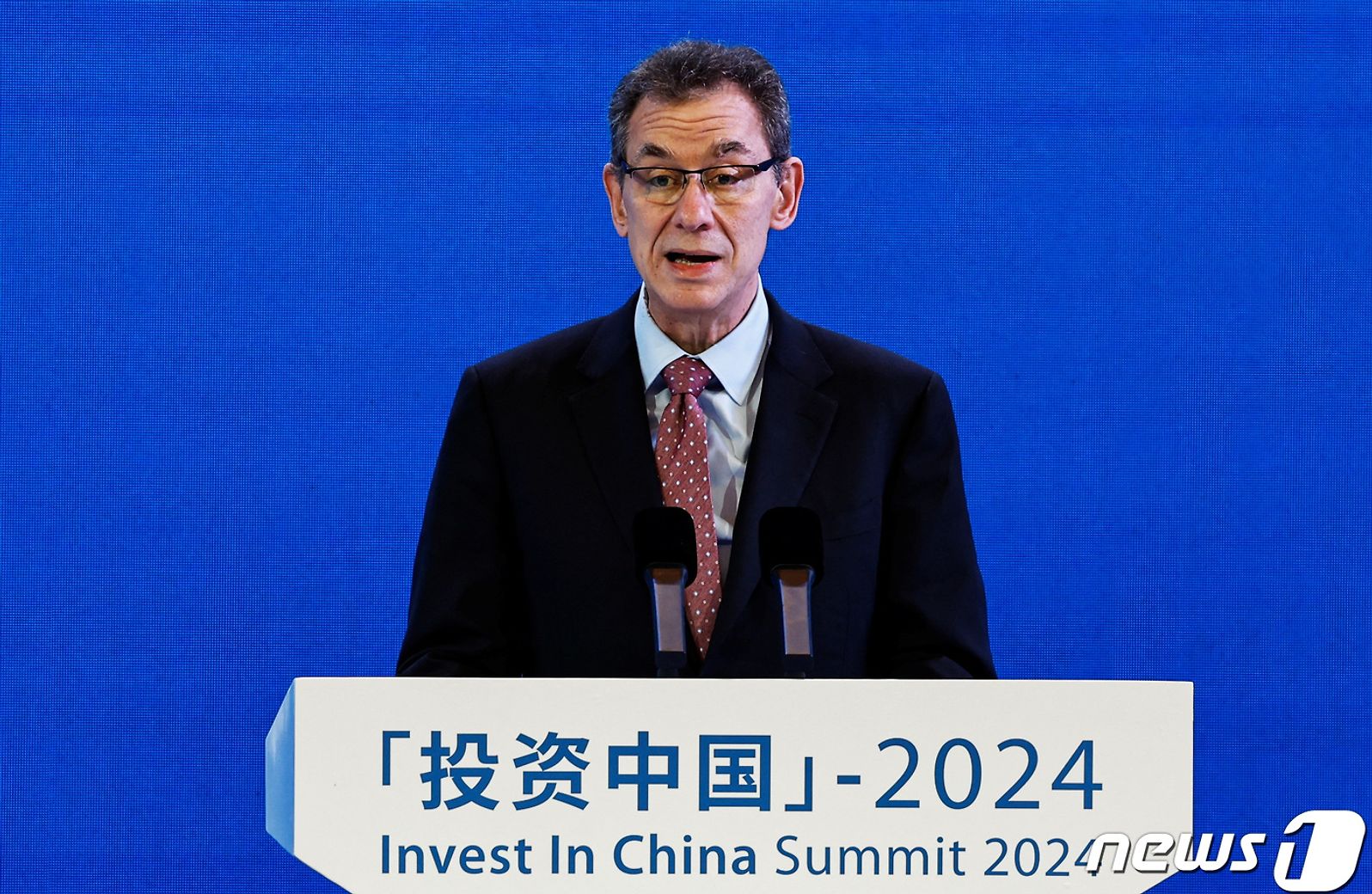 중국 투자 서밋서 연설하는 앨버트 불라 화이자 CEO
