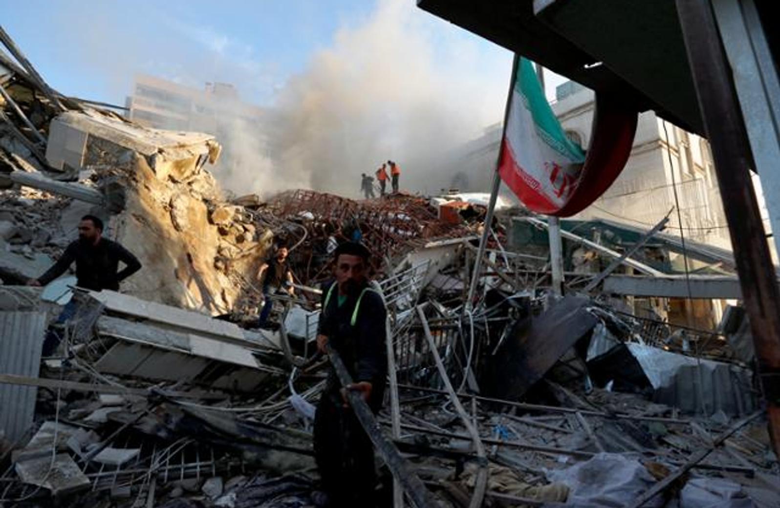 [오늘의 1면 사진] 이스라엘, 이란 영사관 폭격… 중동 확전 우려