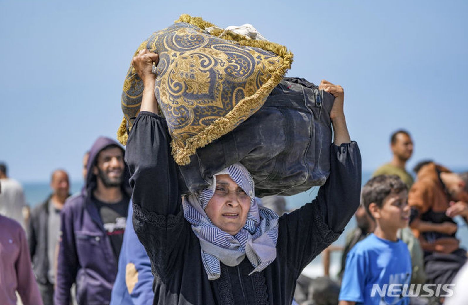 가자지구 북부로 돌아가는 팔레스타인 난민들
