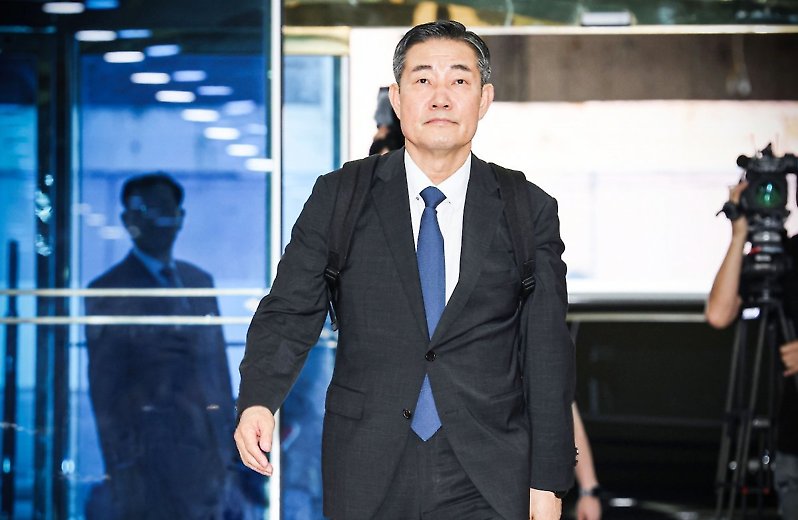 “9·19합의 폐기 바람직”… 신원식 국방부 장관 후보자 첫 출근 [청계천 옆 사진관]