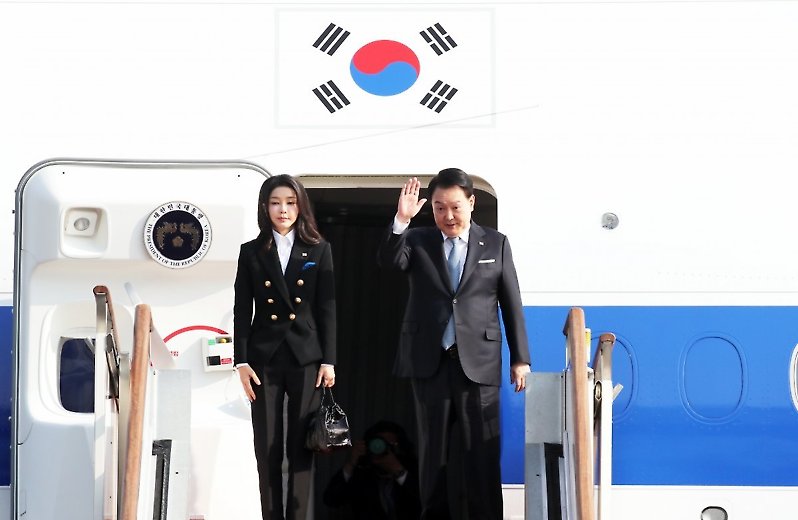 尹, APEC 정상회의 참석차 美 샌프란시스코로 출국[청계천 옆 사진관]