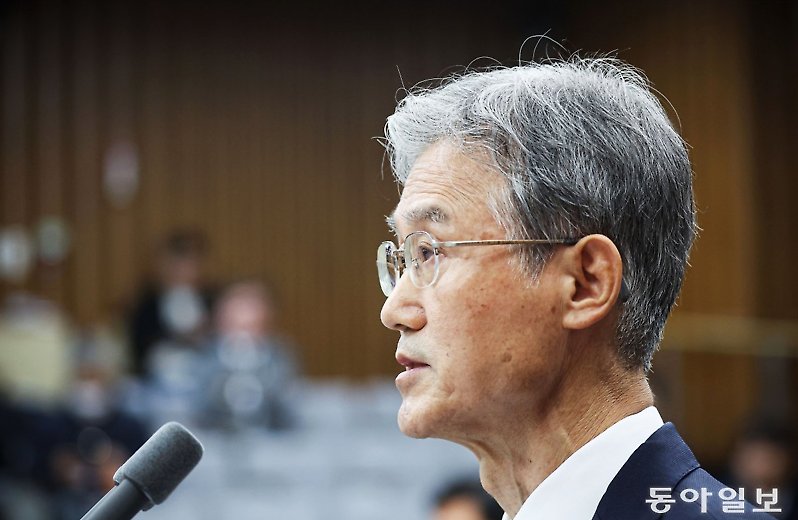 “공정한 재판 위해 노력”…차분한 모습 보인 조희대 대법원장 후보자[청계천 옆 사진관]