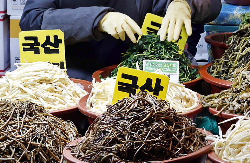 [포토에세이] 싱싱한 국산 산채 담아가세요