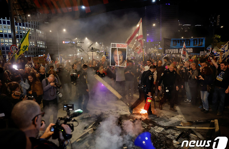 [포토] 네타냐후 퇴진 시위 벌이는 이스라엘 시민들