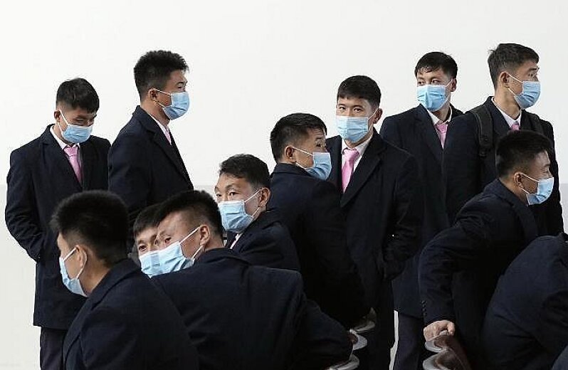 중국 베이징 공항에 도착한 북한 남자 축구대표팀