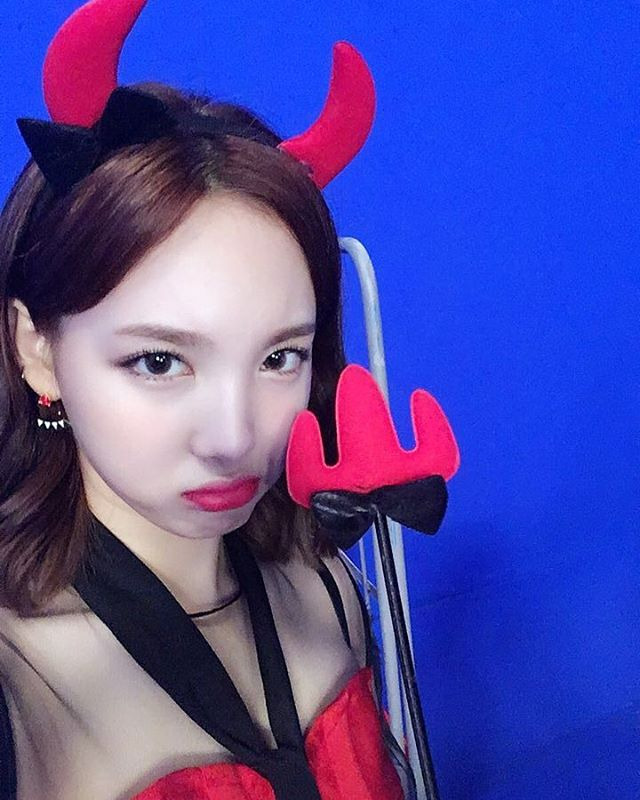 레드 데블 트와이스 나연