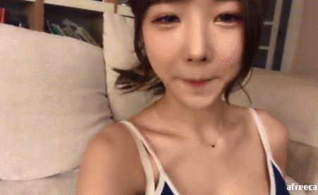 저번달에 별풍선 220만개 받은 여캠 - 디쁠