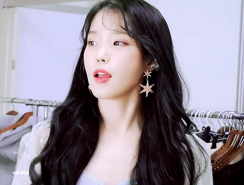 아이유TV 화보 찍는 아이유