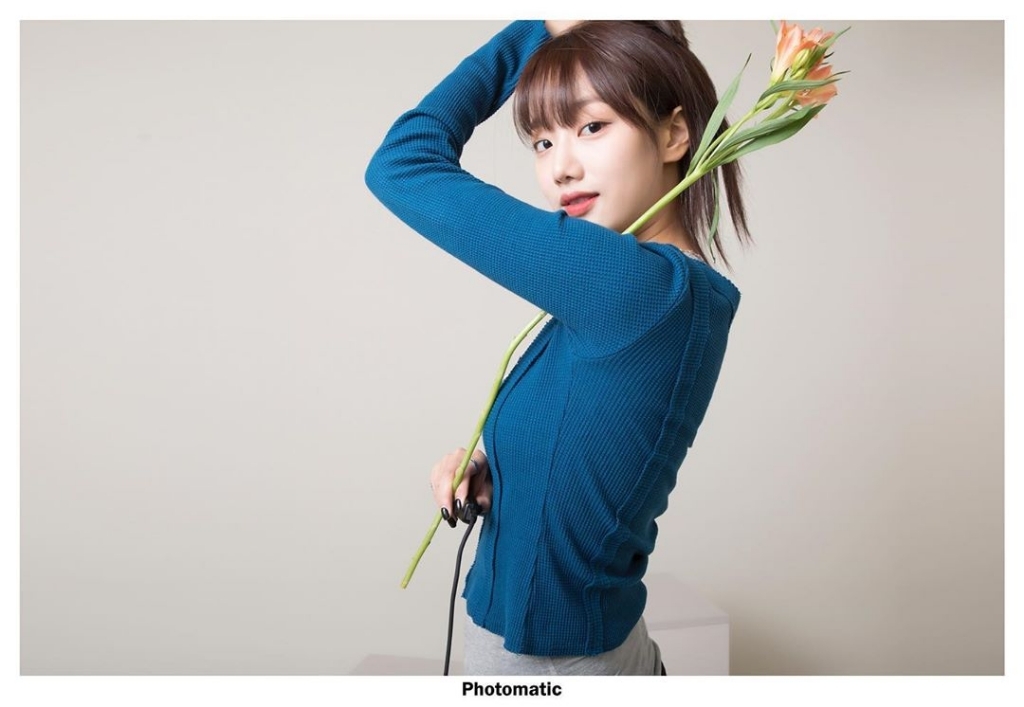 같은 스튜디오에서 사진 촬영한 에이프릴 나은 & 레드벨벳 슬기 - 꾸르