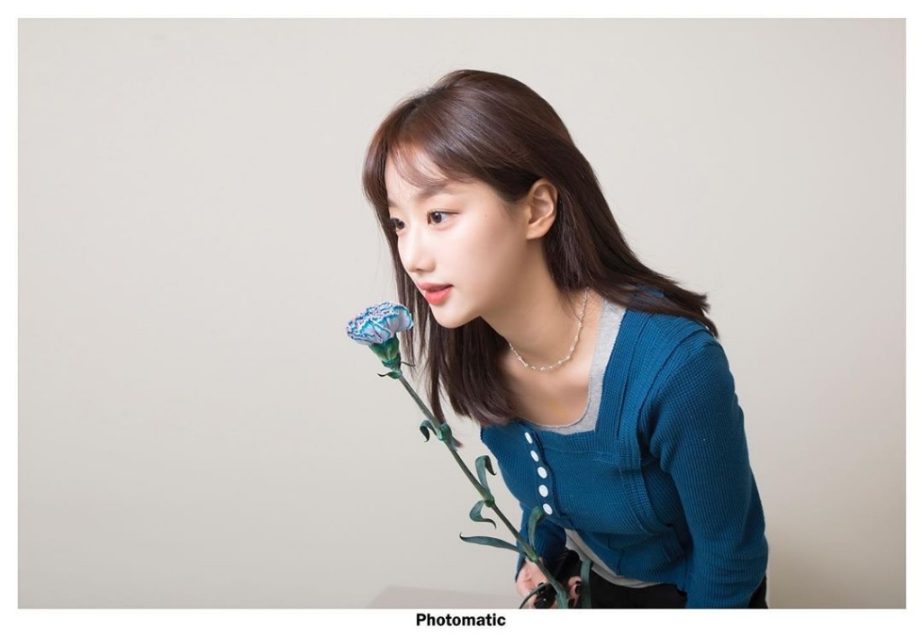 같은 스튜디오에서 사진 촬영한 에이프릴 나은 & 레드벨벳 슬기 - 꾸르
