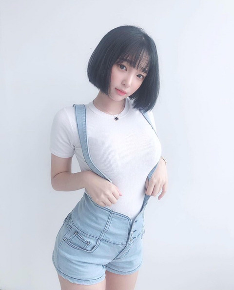 가슴사이즈가 커져버린 그라비아모델 강인경.Jpg