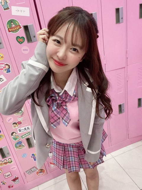 얼마 전에 데뷔한 신인 배우 쿠리야마 리오 - 디쁠