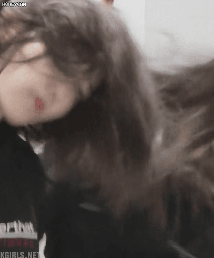 권은비 검정색 티셔츠 볼륨감