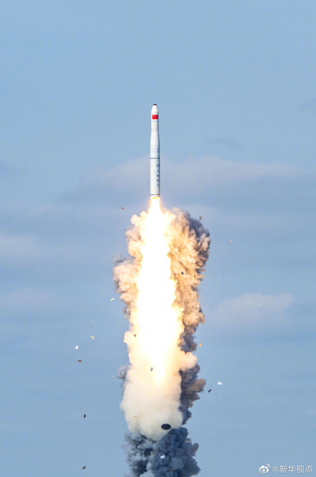중국이 서해상에서 발사한 로켓의 노골적인 발사궤도 - 꾸르
