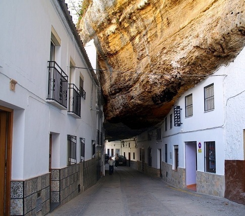 스페인의 바위 마을 - 꾸르