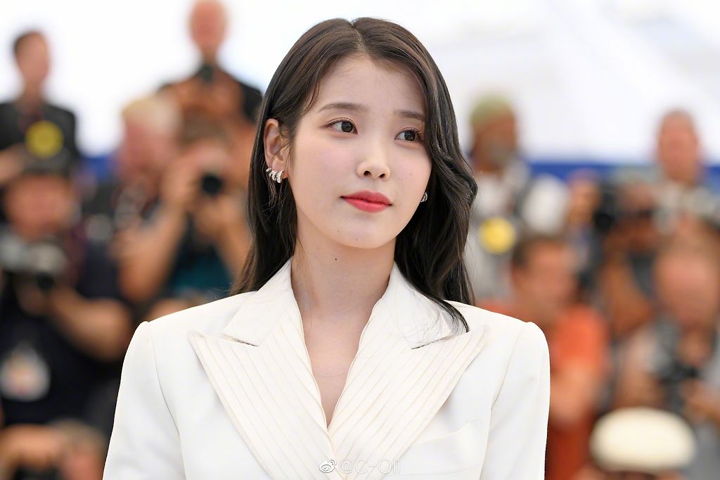 아이유 칸 포토콜 13.jpg