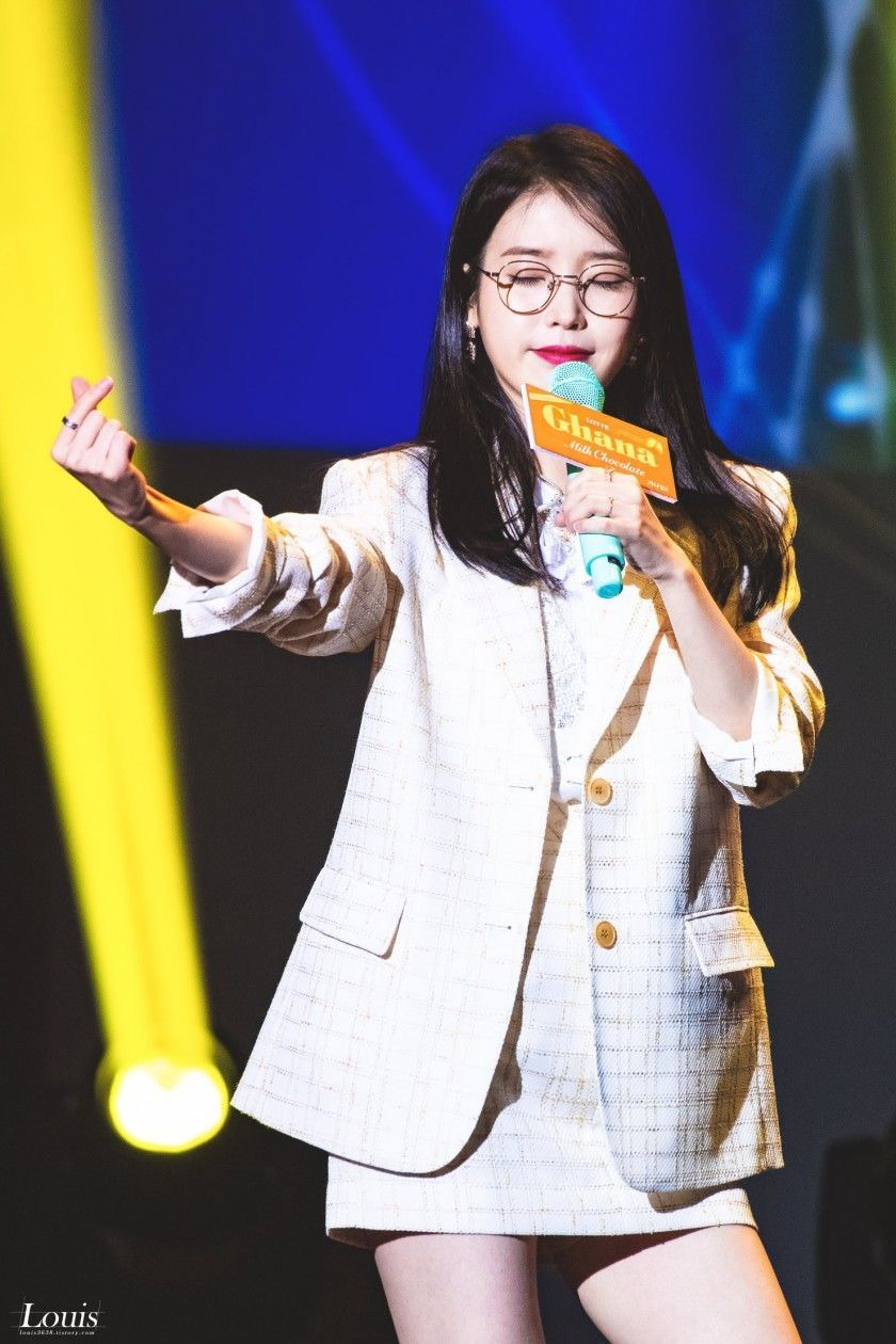 안경 오피스룩 아이유 10.jpg