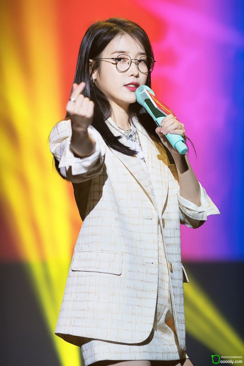 안경 오피스룩 아이유 7.jpg