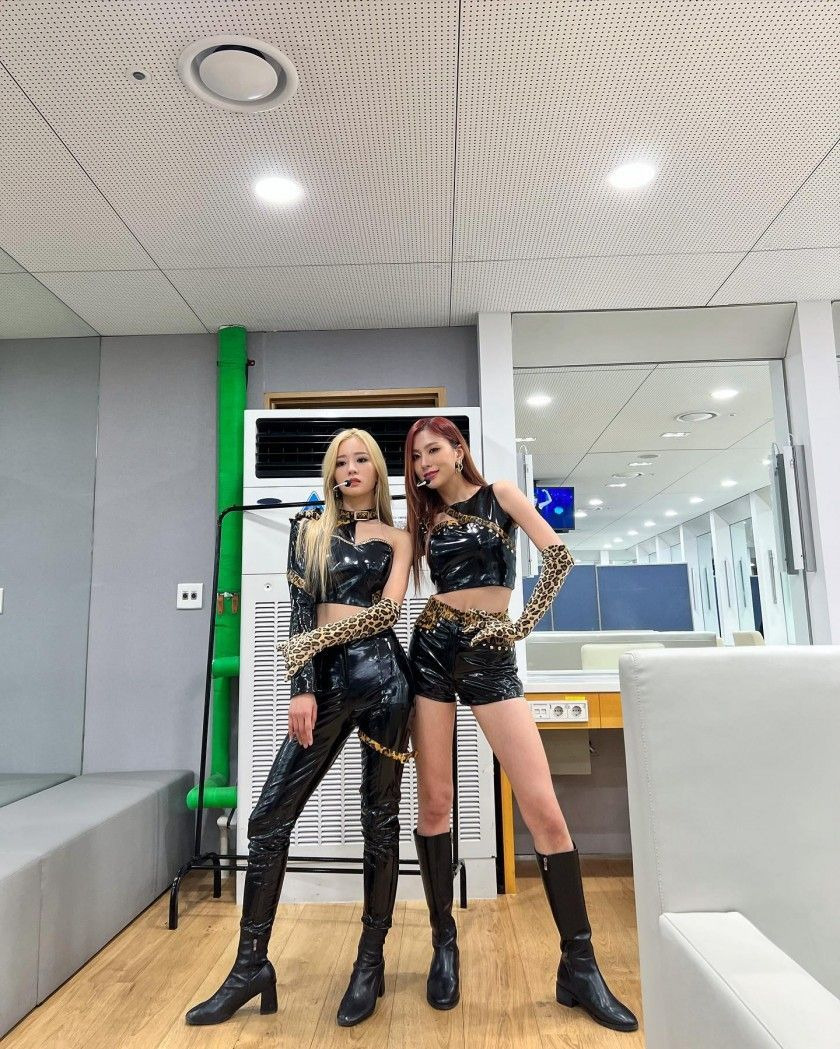 블랙 에나멜 반바지 에이핑크 오하영 14.jpg