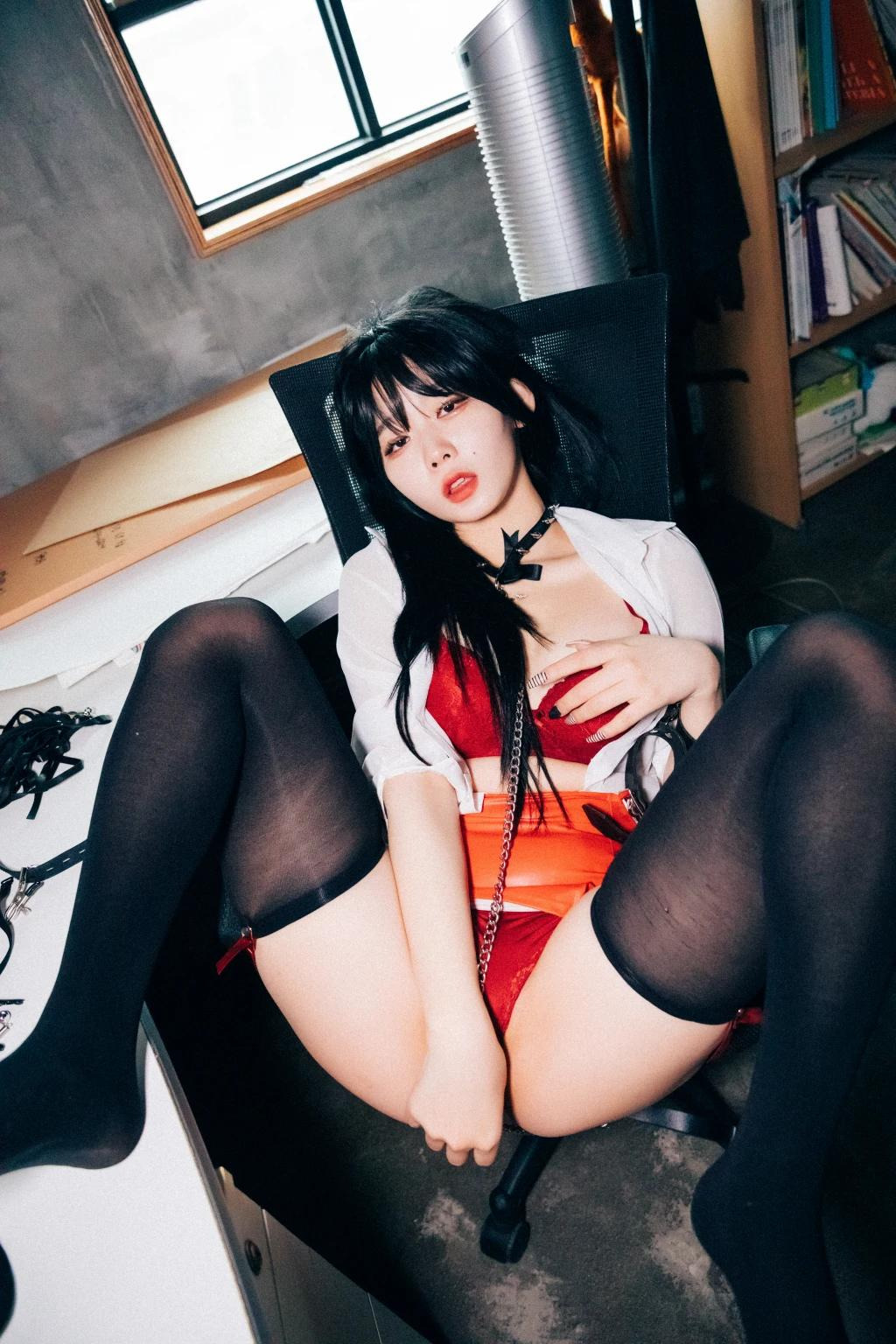 Loozy-Zia-Office-slave-MrCong.com-199.webp.jpg