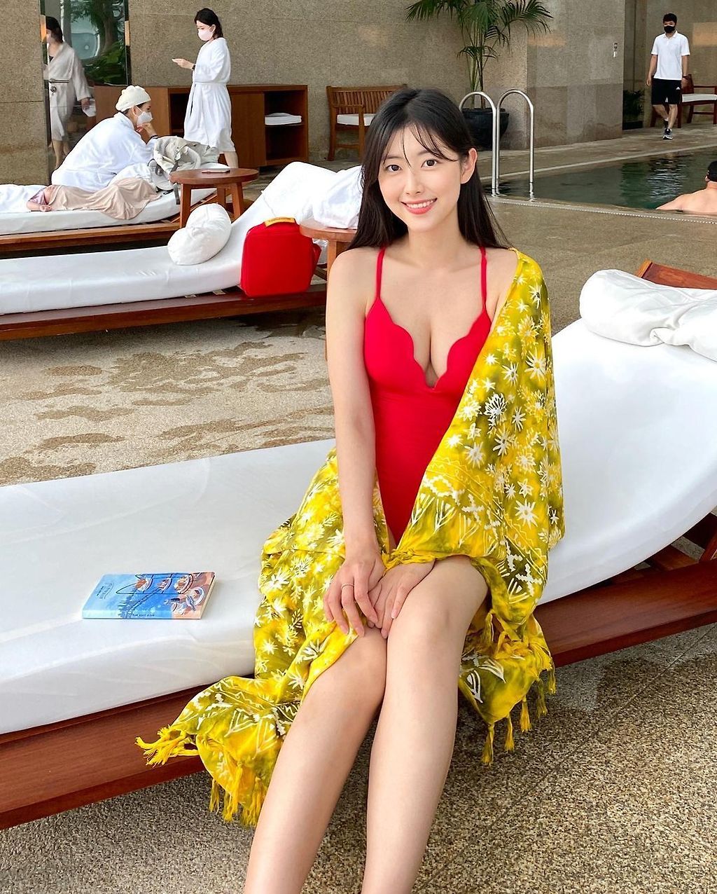 모델 이소현 모노키니9.jpg
