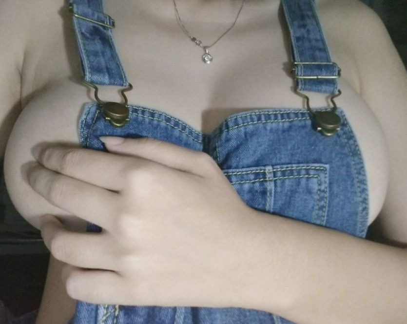 알몸에 멜빵녀2.jpg