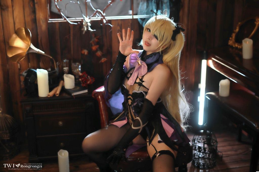 Coser-Rongrongzi-Vol004 (4).jpg