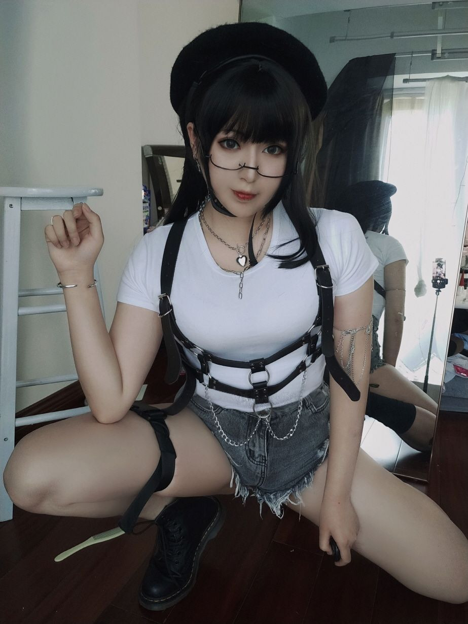 Coser-Rongrongzi-Vol005 (2).jpg