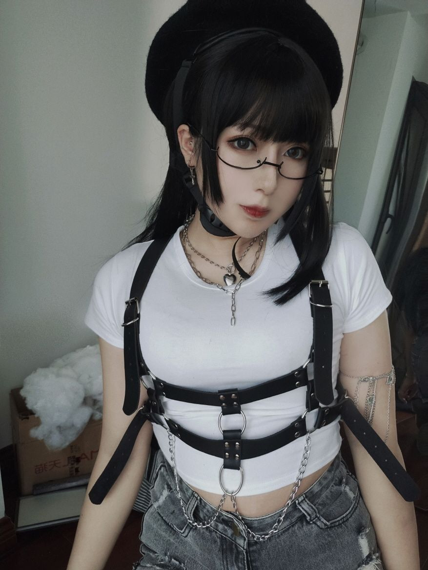 Coser-Rongrongzi-Vol005 (9).jpg