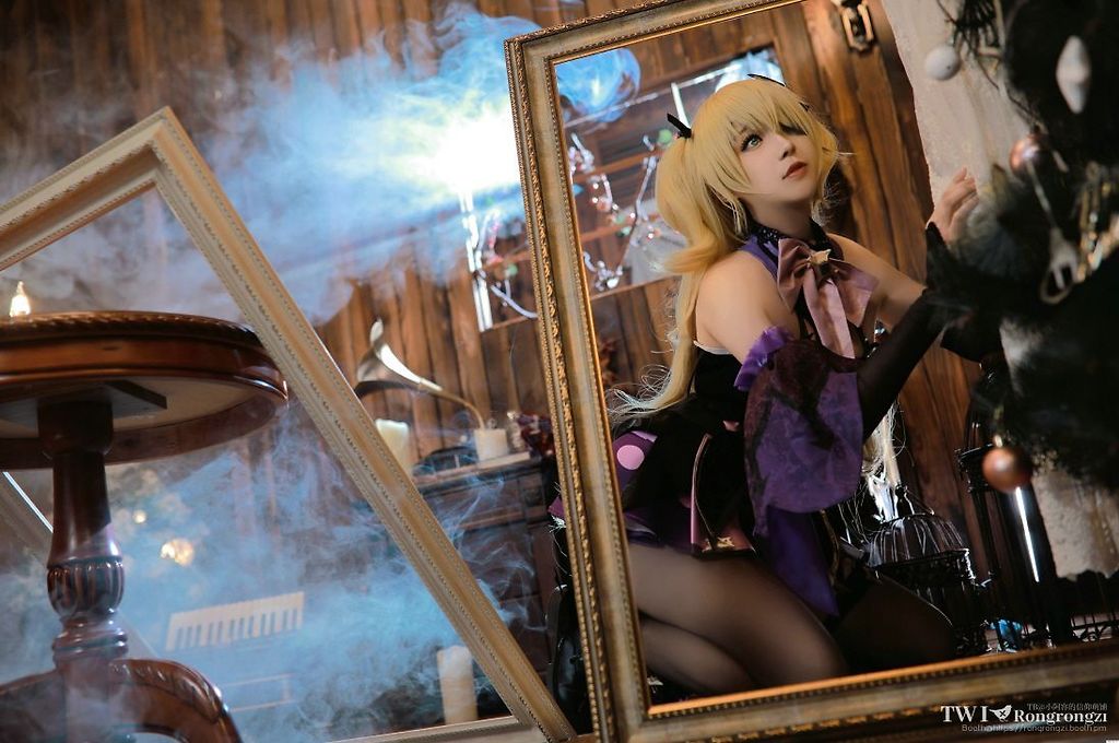 Coser-Rongrongzi-Vol004 (1).jpg