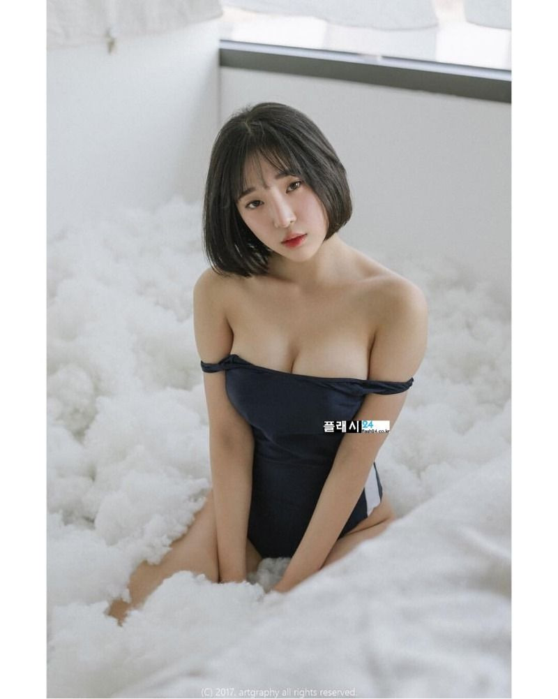 카메라 쳐다보는 강인경2.jpg