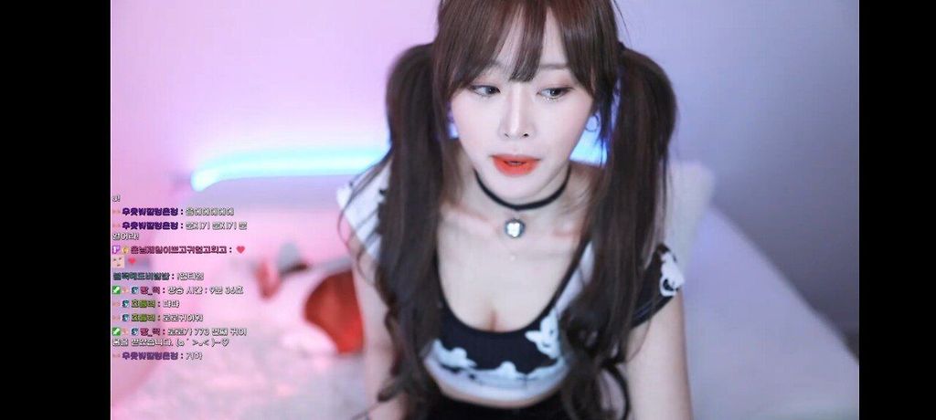 Screenshot_20220318-115049_Twitch.jpg
