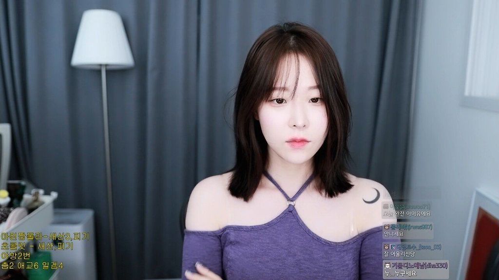 Screenshot_20220509-212429_Twitch.jpg