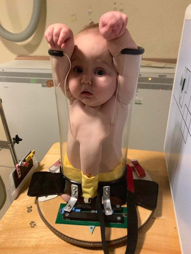 아기들이 엑스레이 찍는 방법 - 꾸르