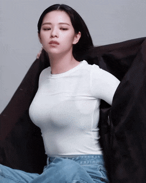 트와이스 정연 데뷔 후 첫 단독 화보 - 꾸르
